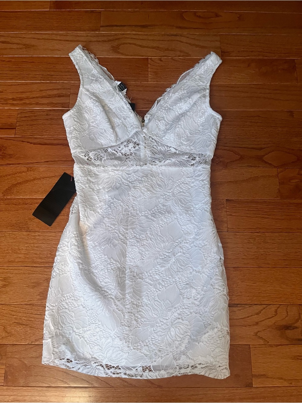 Bebe White Lace V-Neck Bodycon Dress size Medium